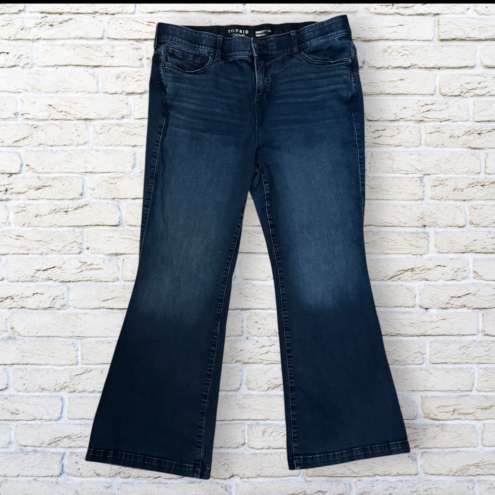 TORRID Bombshell Flare Cut Jeans Size 22 R